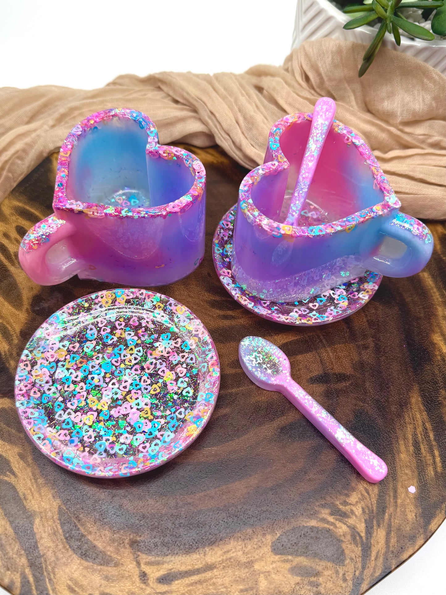 Resin Heart Tea Set