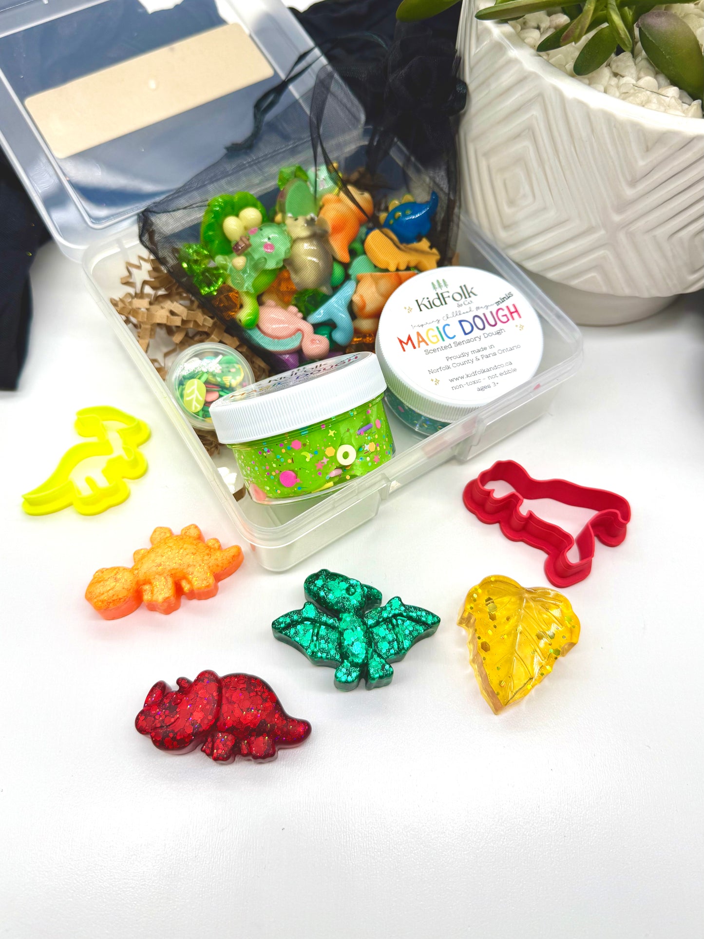 Dinosaur On-The-Go Magic Dough Play Kits