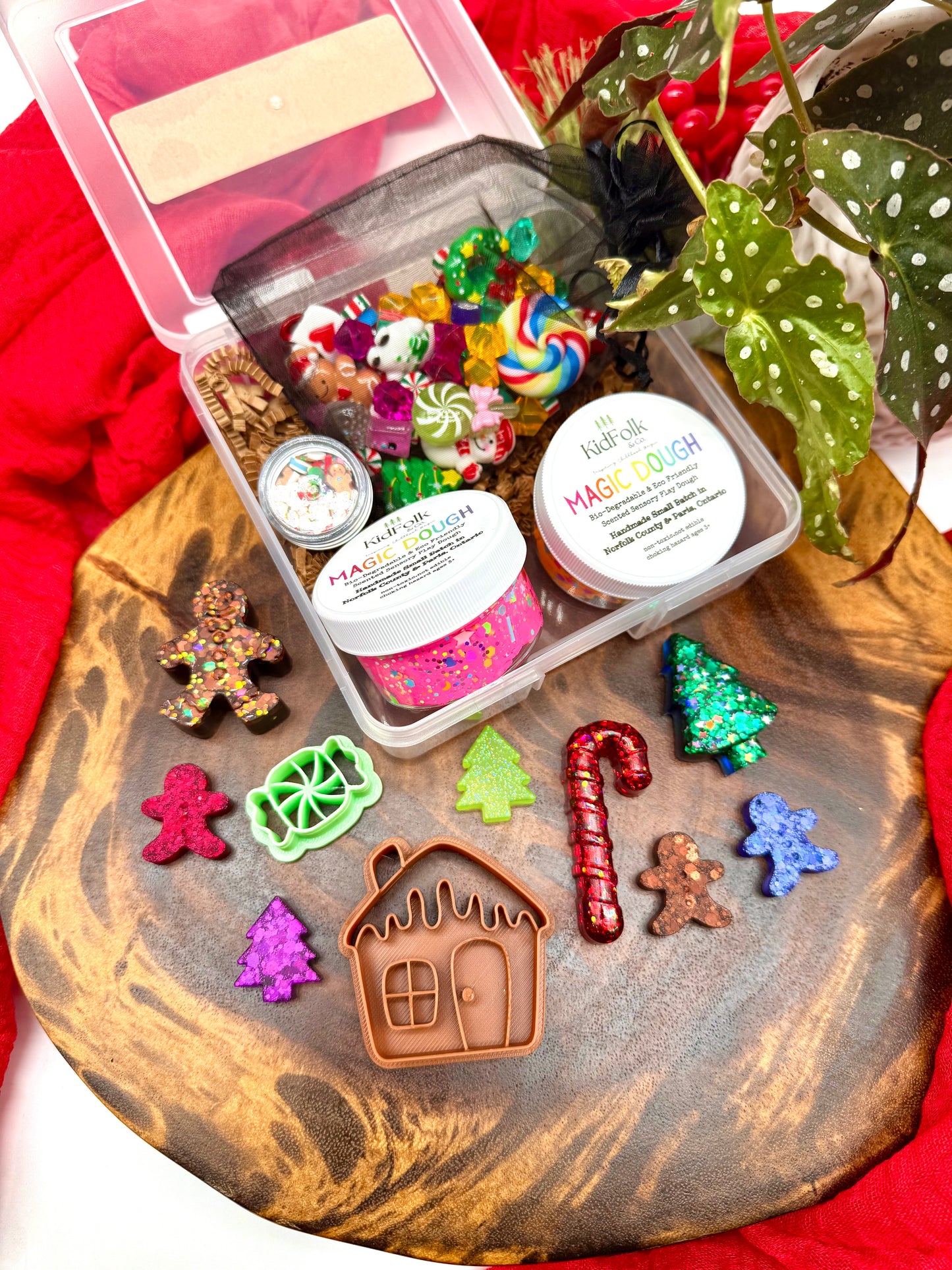 Gingerbread On-The-Go Magic Dough Play Kit
