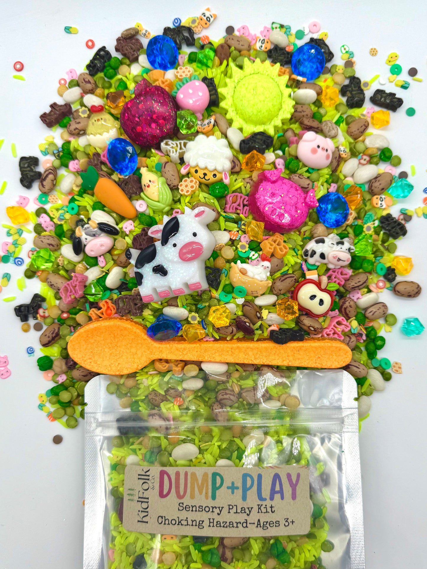 On the Farm Dump & Play Sensory Kit