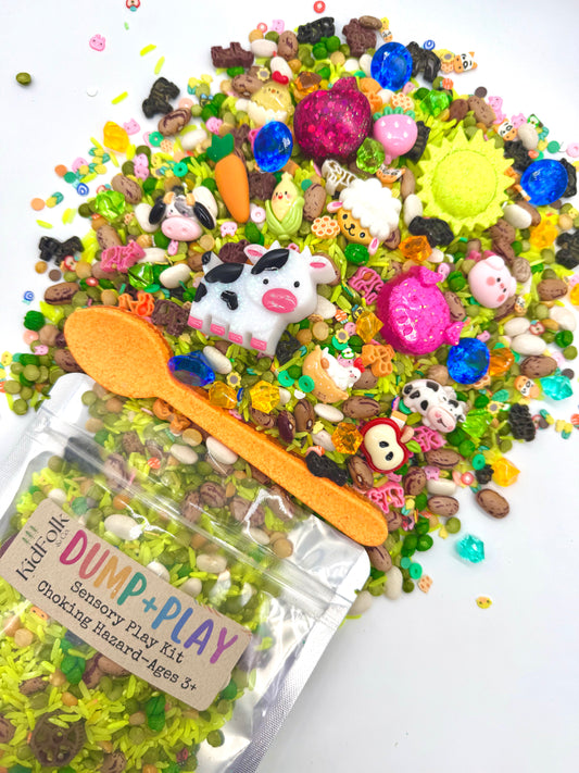 On the Farm Dump & Play Sensory Kit
